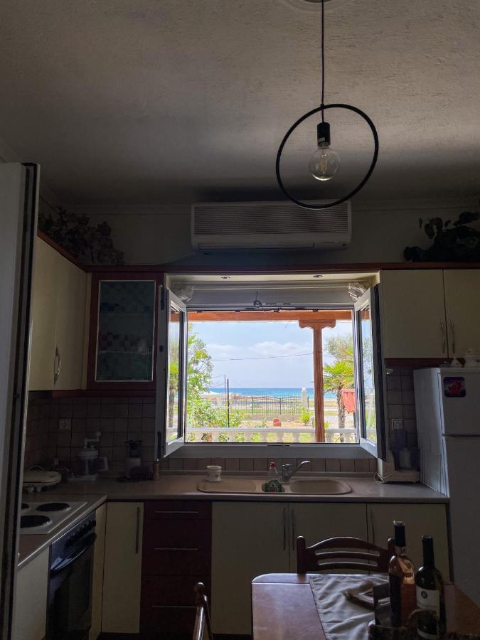 Casa Lia-Beach Front Villa Nea Kallikrateia Kültér fotó
